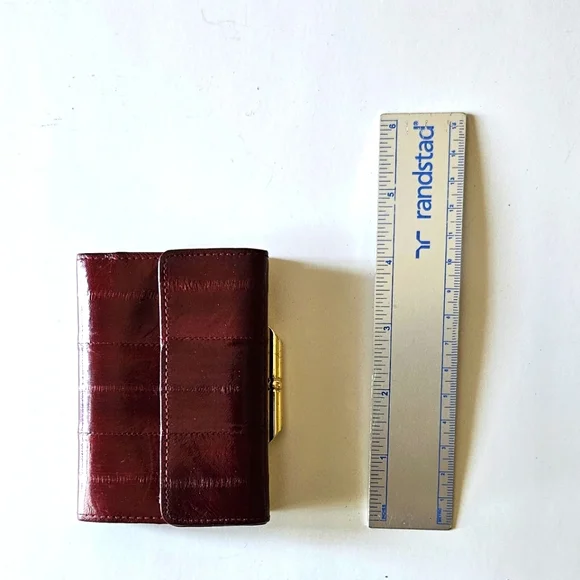 Small Clutch Eelskin Wallet - Picture 4 of 4